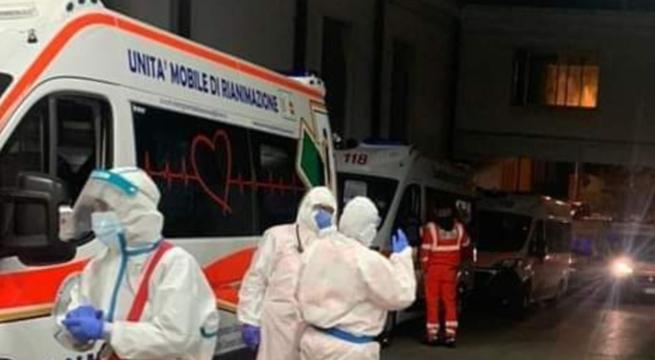 Covid, a Bari in tilt il 118: 2400 chiamate la giorno. «Ambulanze ferme per ore davanti agli ospedali»