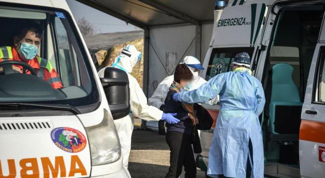Covid in Puglia, cala di poco curva contagi (+915) su quasi 10mila tamponi: 23 decessi e meno ricoveri (+3)