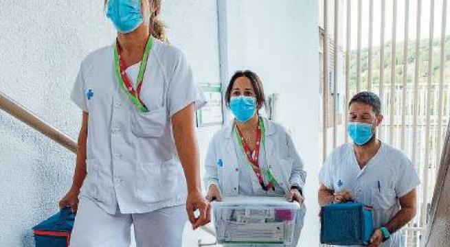 Puglia, vaccini dal 3 gennaio ma solo su base volontaria: saranno impiegati 250 addetti