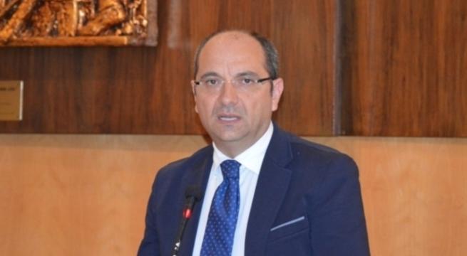 Emiliano sistema i «trombati»: avranno lo stipendio alla Regione