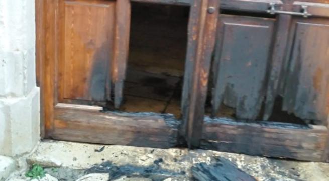 Trani, a fuoco portone del sindaco Bottaro: ieri l'ordinanza anti-stazionamento