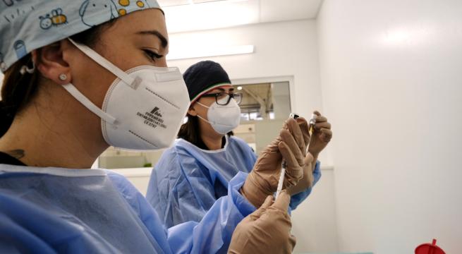 La Puglia senza più vaccini, da oggi deve darli ai turisti