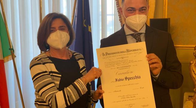 Bari, l'infermiere stakanovista diventa cavaliere al merito della Repubblica