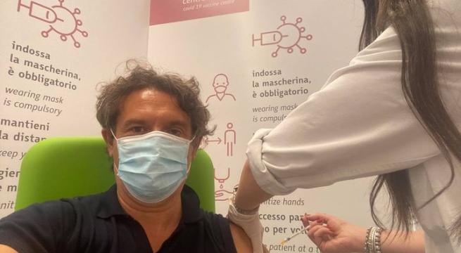 «Troppi i pugliesi non vaccinati: vietiamone l’accesso in luoghi pubblici»