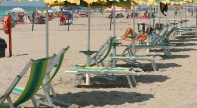 Puglia, l'estate post Covid per Emiliano: «Ingressi limitati e elicotteri sui lidi»