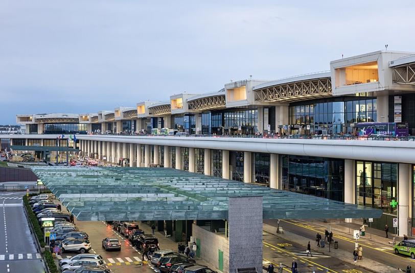Iran: atterrato a Malpensa il volo con 200 studenti bloccati a Dubai, molti sono pugliesi Iran: atterrato a Malpensa il volo con 200 studenti bloccati a Dubai, molti sono pugliesi