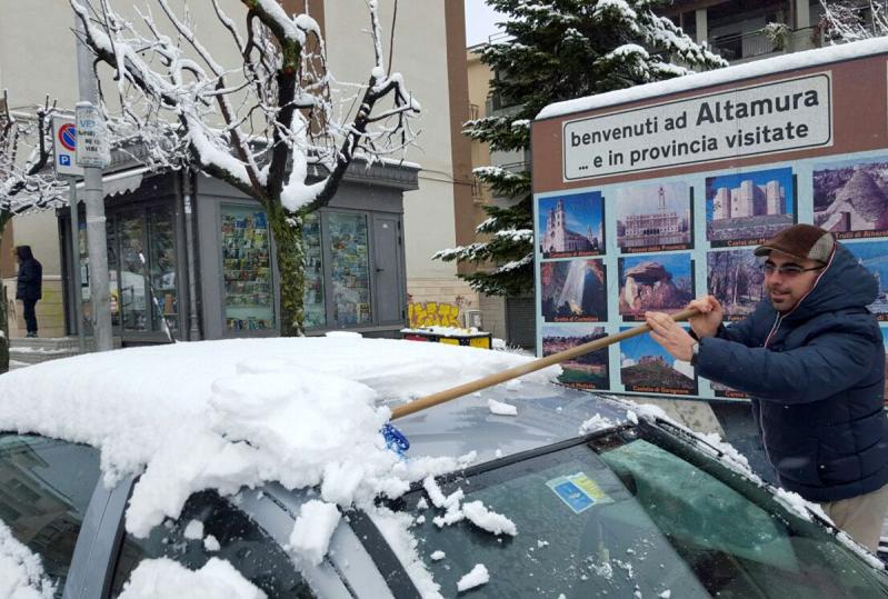 C'è la neve, ma vanno in tilti telefoni della Protezione civile VdScuole chiuse in Basilicata e Puglia«Servono coperte e giacche»