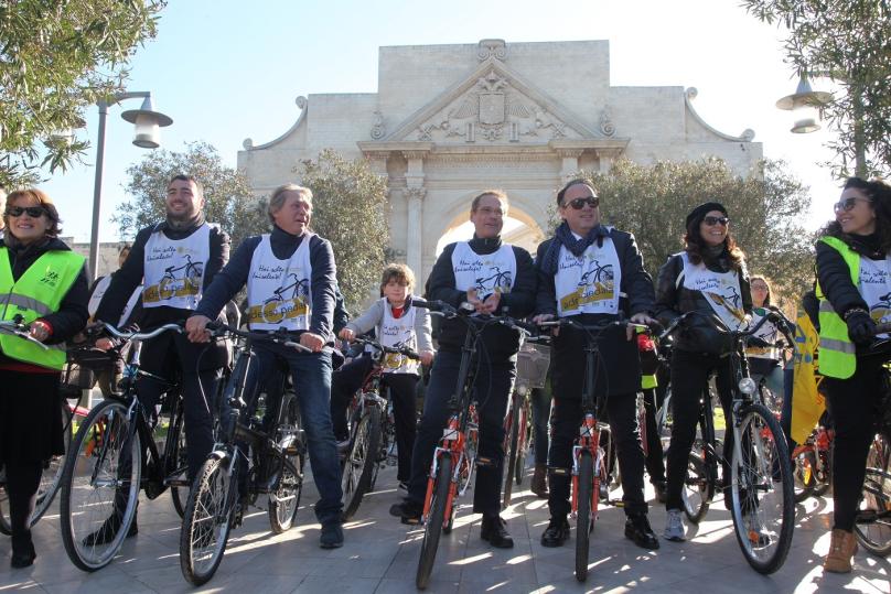 Biciclette agli studenti ciclisti invadono Lecce