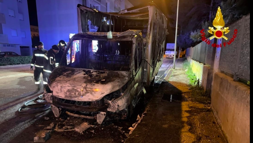 furgone bruciato a San Vito