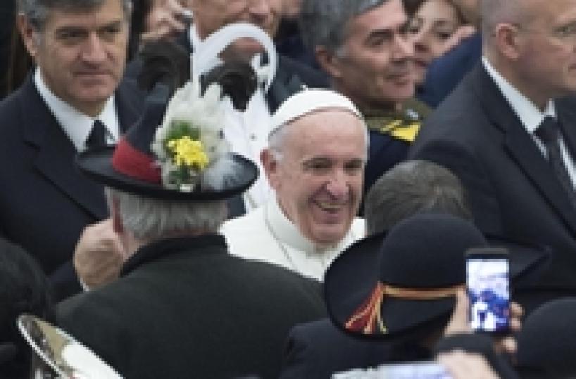 Papa: 80 anni, una mail per fare auguri