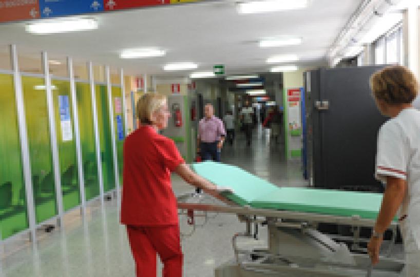 Morta a Pisa donna aggredita e bruciata