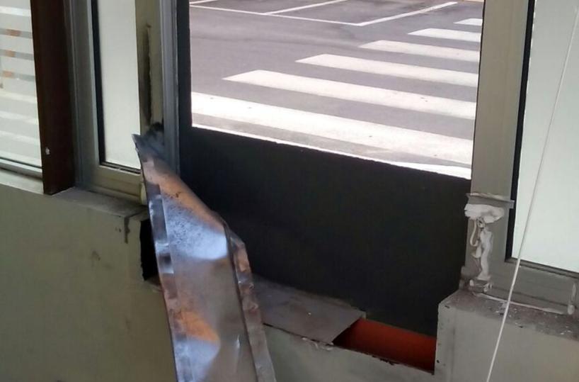 Banditi assaltano con bombe4 bancomat nel Potentino