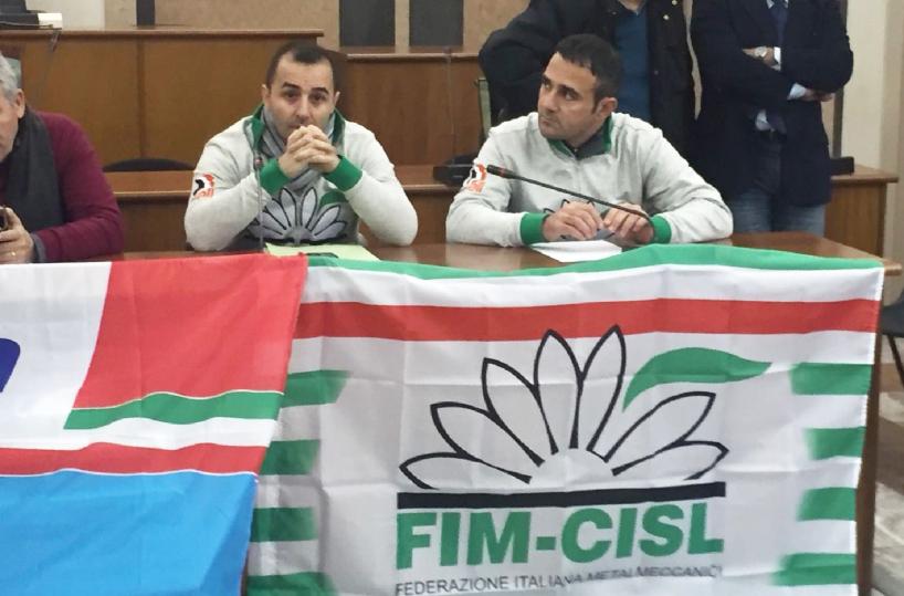 operai Ilva nella sede del comune 