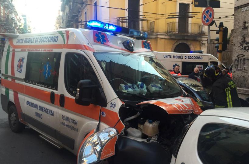 scontro ambulanza