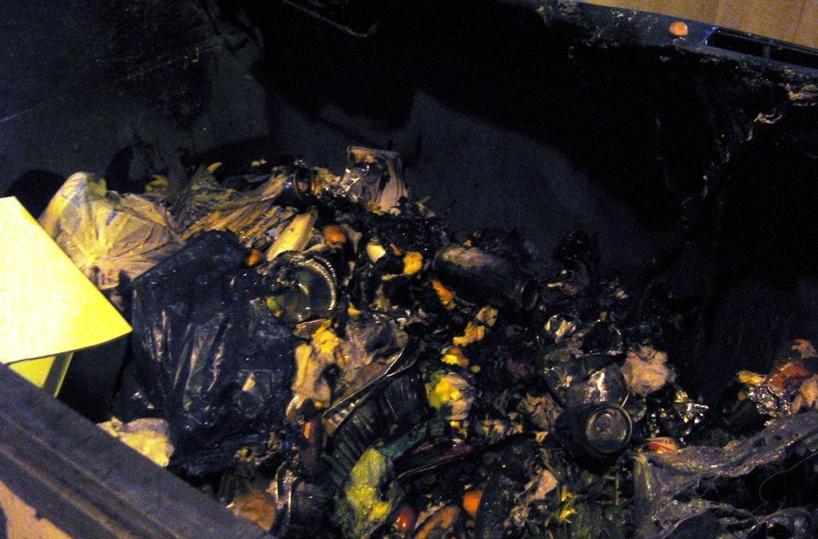 Cassonetti incendiati o rubati denuncia dell'Amiu a Taranto
