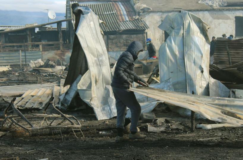 brucia il ghetto di Rignano Garganico