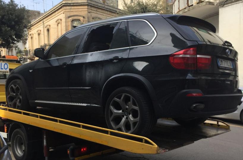 auto avvocato incendiata a Lecce 