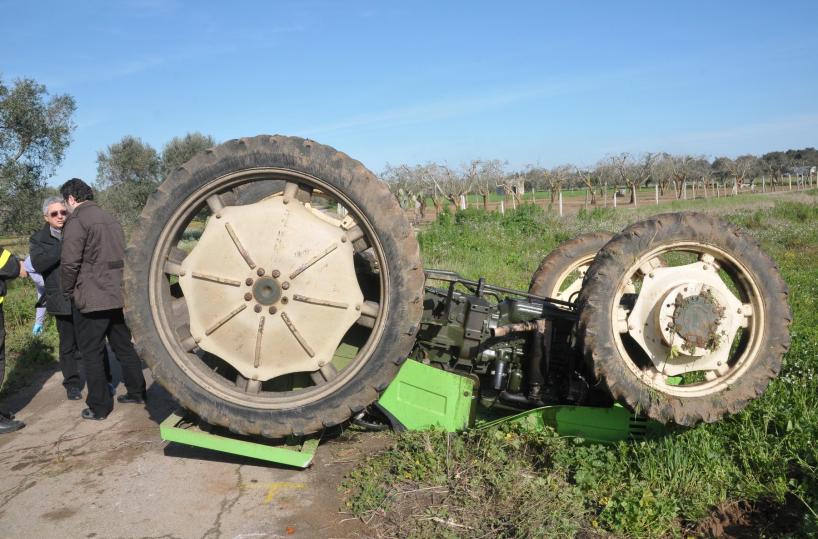 trattore ribaltato, morto senegalese