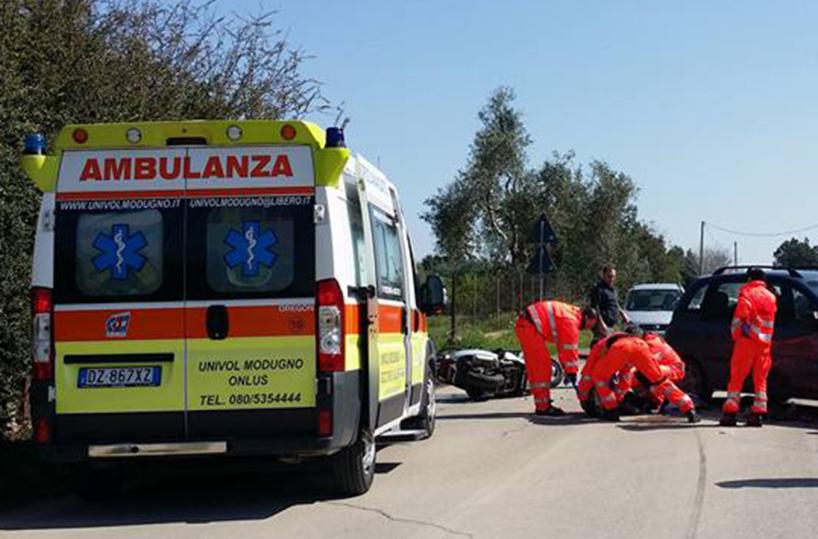 Schianto auto e motomuore un giovane
