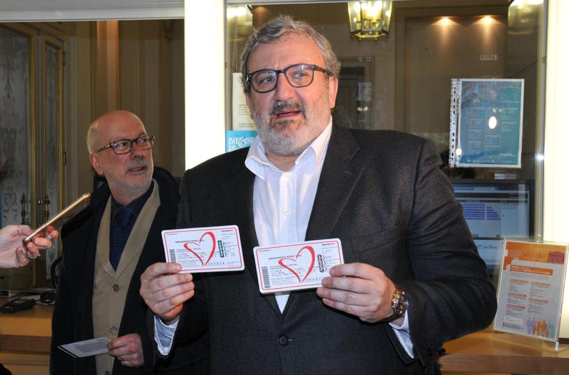 Michele Emiliano compra abbonamenti