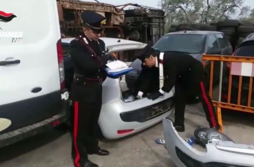 carabinieri trovano auto rubata