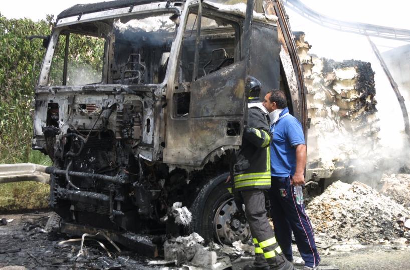 Scontro tra moto e autocarro muore un centauro ad Andria