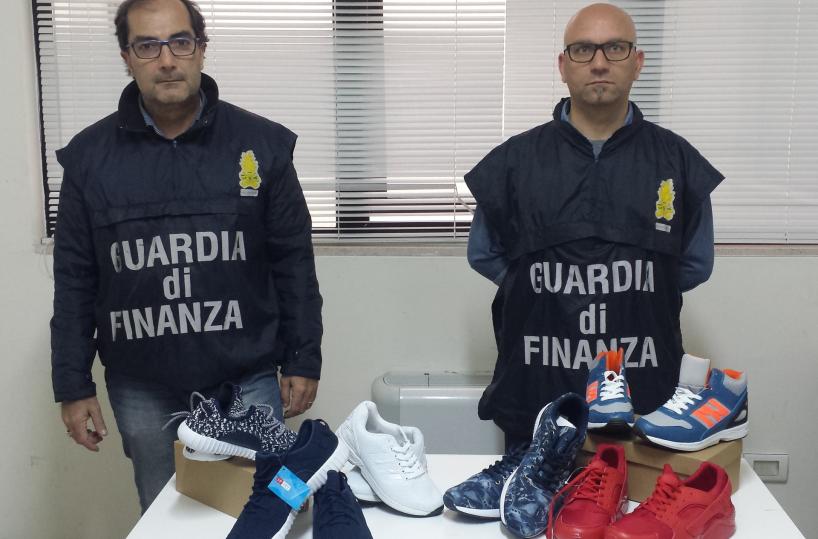 Contraffazione, sequestrate  1500 paia di scarpe ginniche