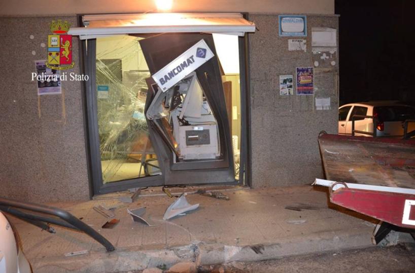Sradicano Bancomatma arriva la Polizia