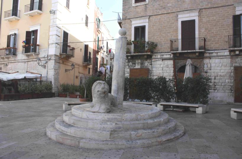 colonna infame bari