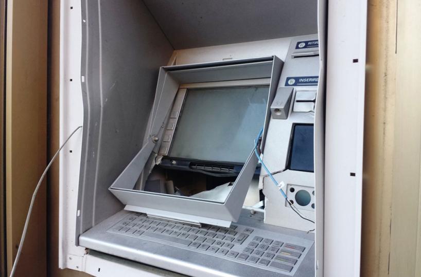Assalti ai bancomat in Basilicata, 5 arresti in Puglia