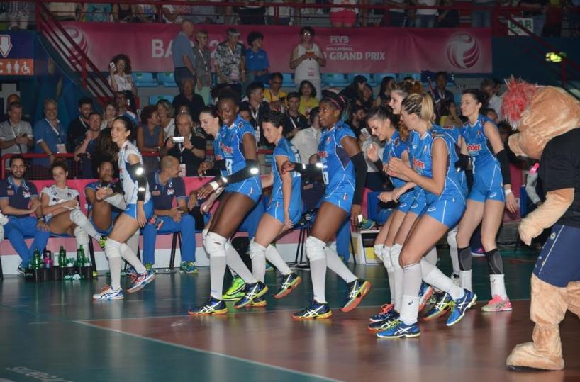 le ragazze del Volley cercano di perdere tempo durante il black out