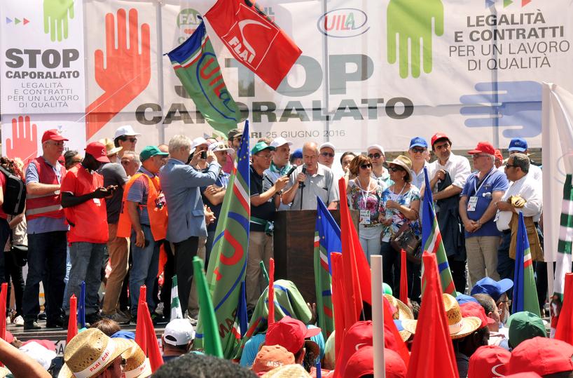agricoltori in corteo a Bari