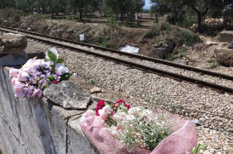 Domani capostazione dal pm, modificato orarioAndria, lacrime e rabbia: 5mila ai funerali
