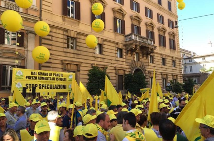 Guerra del  grano blitz di  Coldiretti  davanti al Ministero