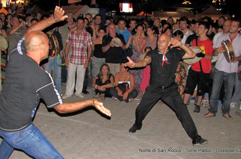 Al festival Acquarica J-Ax e tamburellisti di Torrepaduli