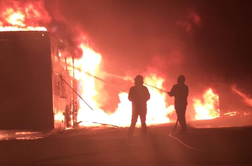 Incendio in deposito Sud Estdistrutti cinque pullman