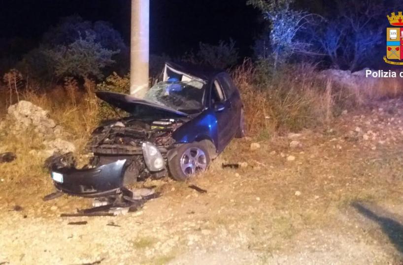 Ubriaco, si schianta controun palo: grave un 19enne