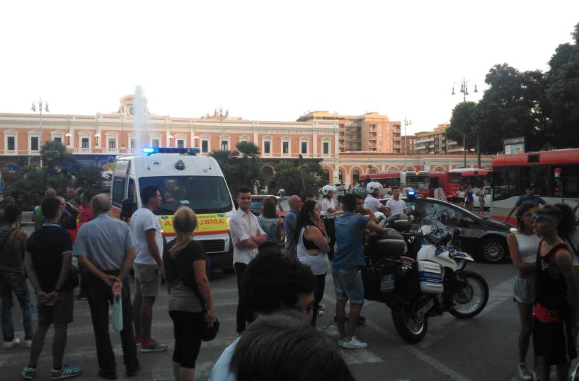 Ragazzo pestato a Bari da una banda di teppisti per una sigaretta negata