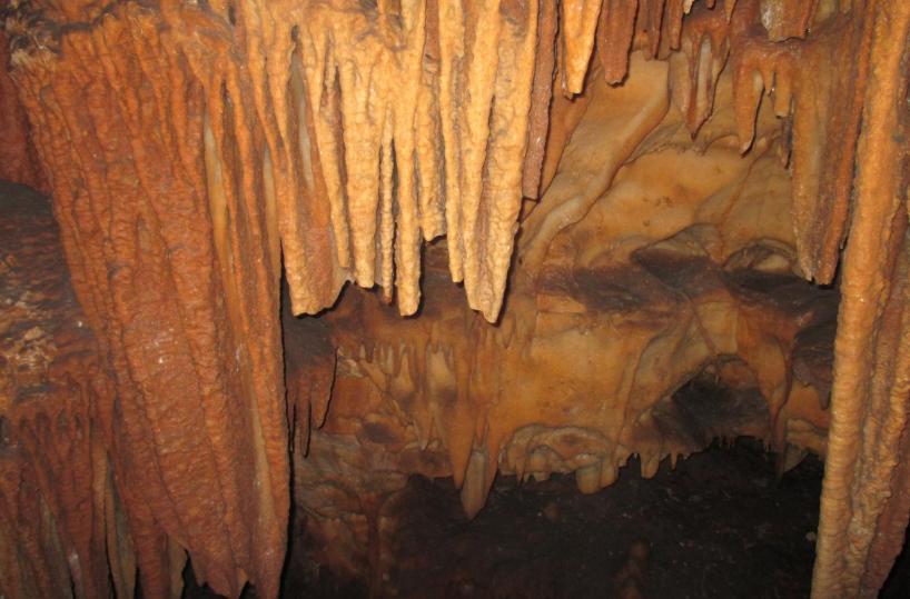 stalattiti danneggiate, grotte di castellana