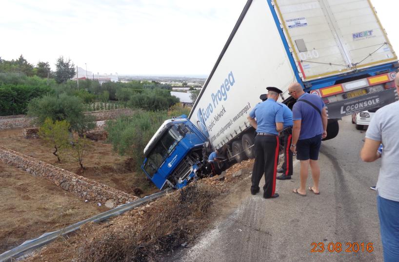 Tir contro auto nel Baresemuore cittadino bulgaro