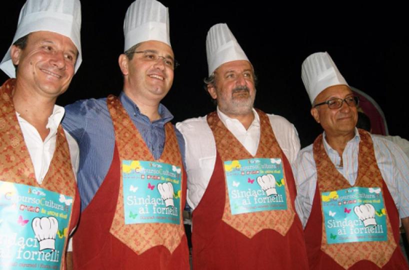 POLITICA - In cucina, il terzo, è l’ex sindaco Michele Emiliano