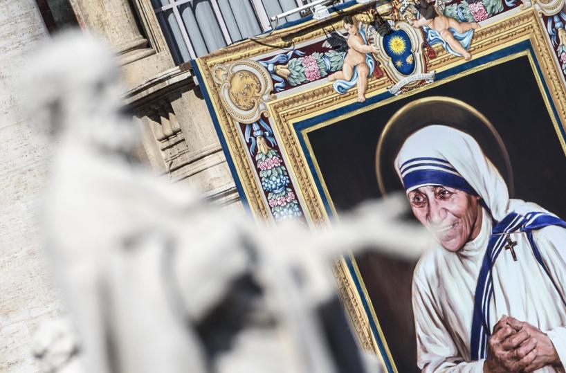 Il Papa proclama santa Madre Teresa di Calcutta