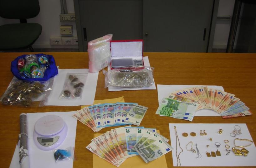 Bari, si rifornisce di drogadavanti al figlio di 10 anni