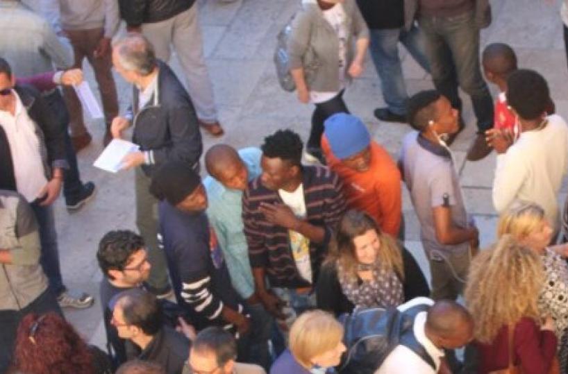 Migranti, protestano ospiti  centro accoglienza di Andria