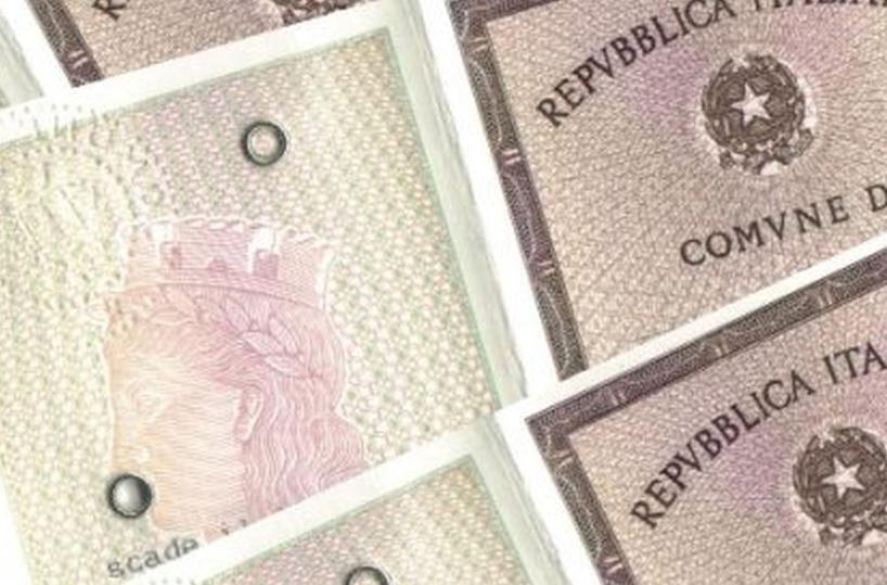 Bari, truffa carte di identitàsospesi dipendenti comunali