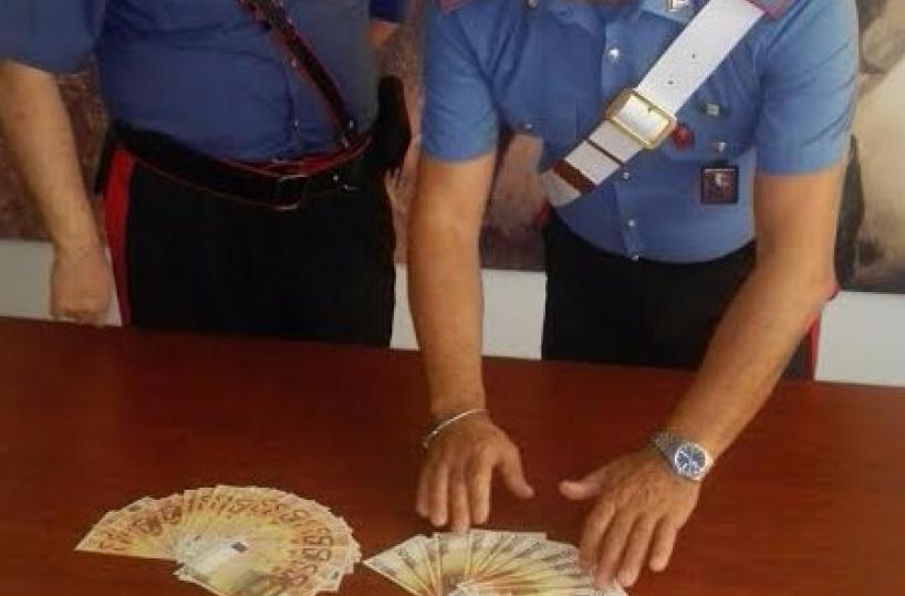 Cercano armi in garagema trovano soldi falsi
