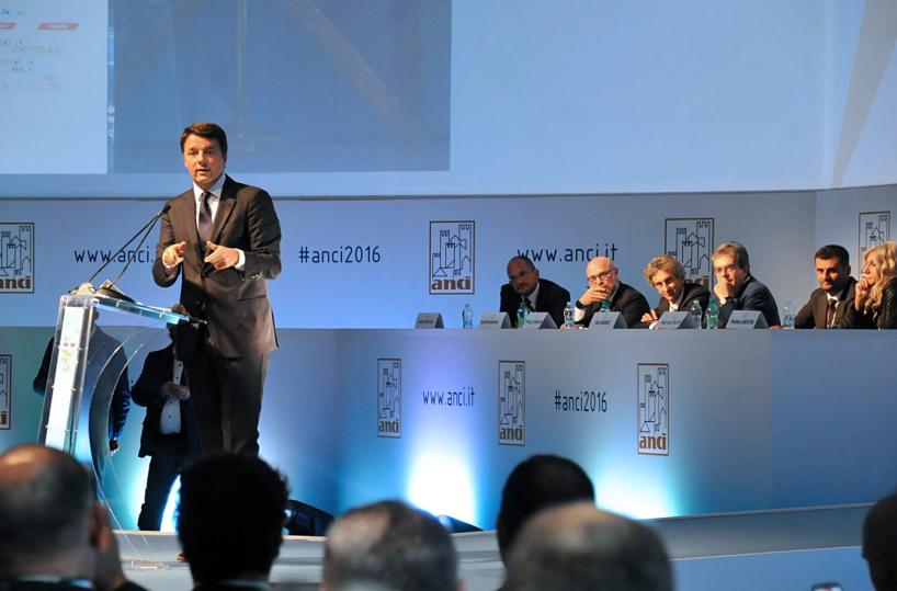 Anci, Renzi su Decaro: già incalza il Governo