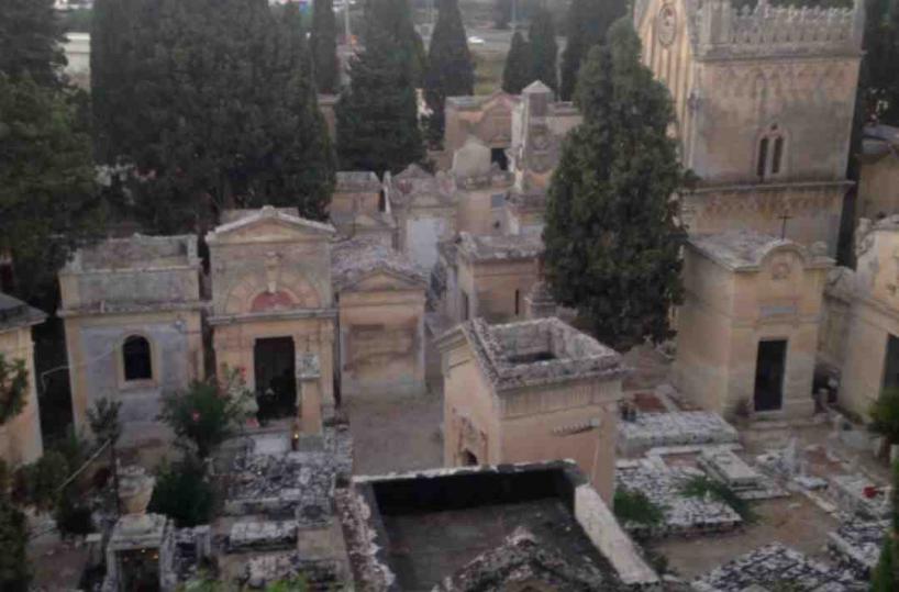 Lecce, viaggio teatralenel cimitero «nascosto»