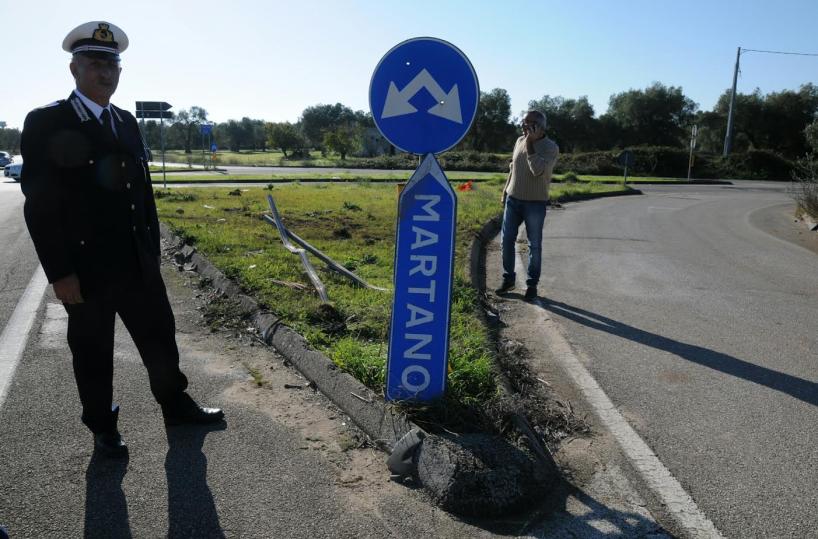 Scontro ad alta valocitàMuoiono 2 giovani in Salento