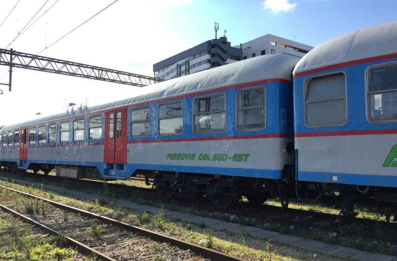 ferrovie sud est, treni